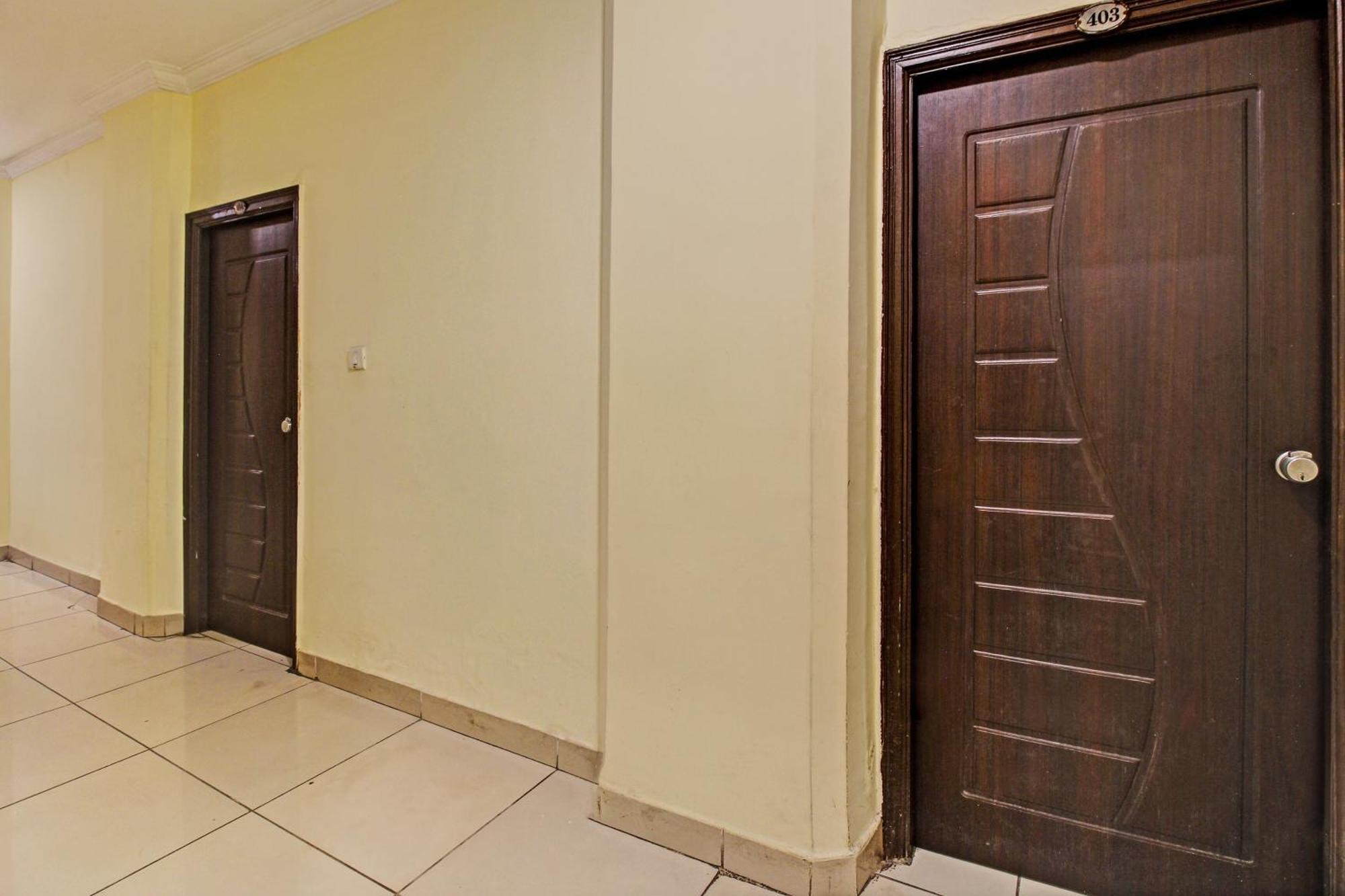 Hotel O Ruma Near Nampally Railway Station Hyderabad Exterior foto